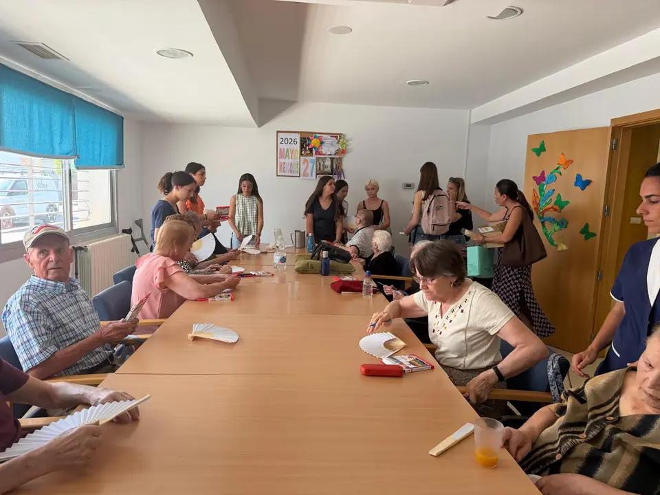 Visita J&oacute;venes Erasmus a CD Burguillos del Cerro (4)