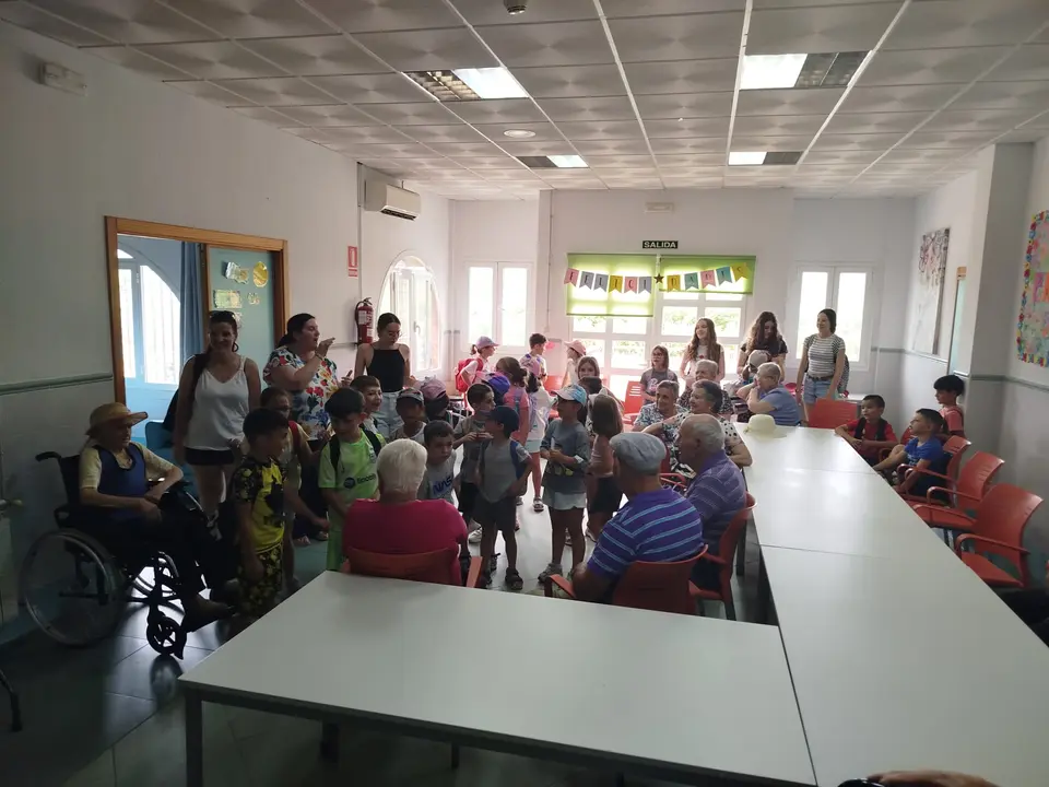 Encuentro intergeneracional en RM Pinofranqueado (3)