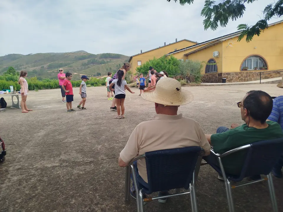 Encuentro intergeneracional en RM Pinofranqueado (4)
