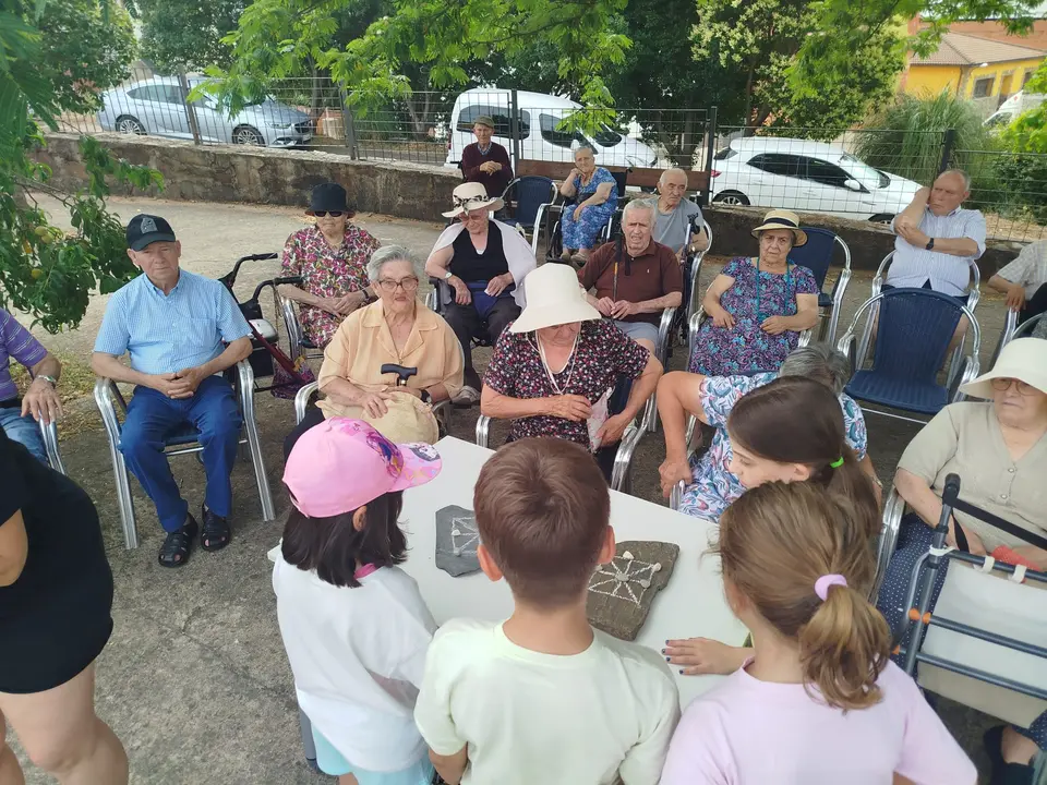Encuentro intergeneracional en RM Pinofranqueado (7)