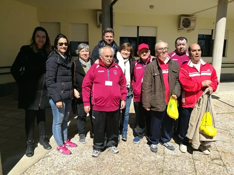 jedes 18 directora general de deportes con presidenta de mensajeros y deportistas en moraleja.jpg