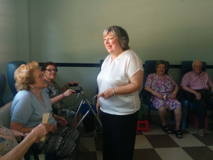Mercedes Murias y Consolacion Serrano visitan el Centro de Dia de Almendralejo (36)