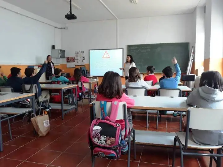 Charla sobre la prevención de adicciones en el coelgio de  Zarza