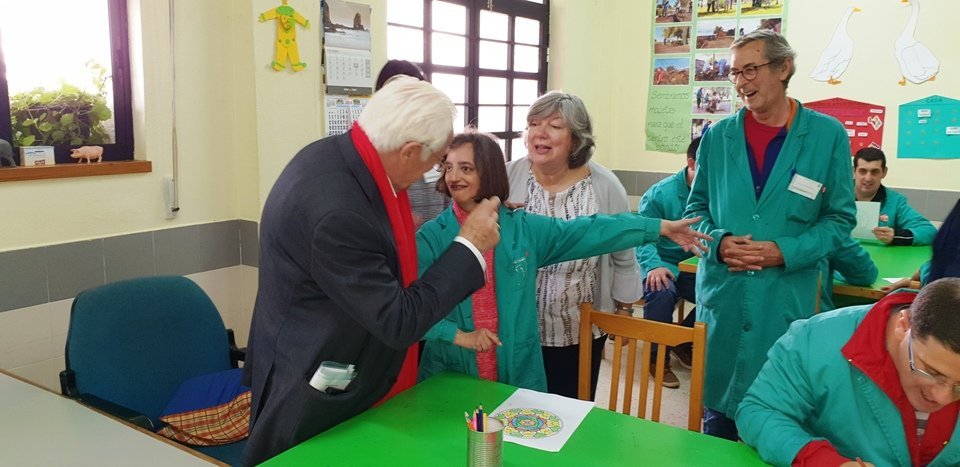 Germán Gutierrez con Mercedes Murias y el padre Angel en su ultima visita a Extremadura