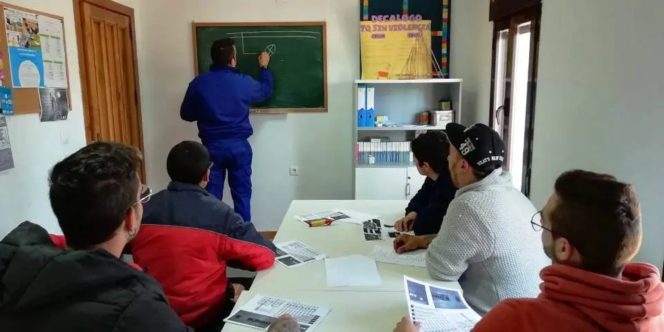 Taller de electricidad domestica en el Centro de Dia de Insercion 02019 (1)