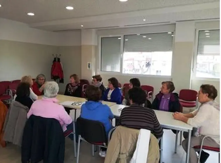 Reunión de grup de mujeres maduras