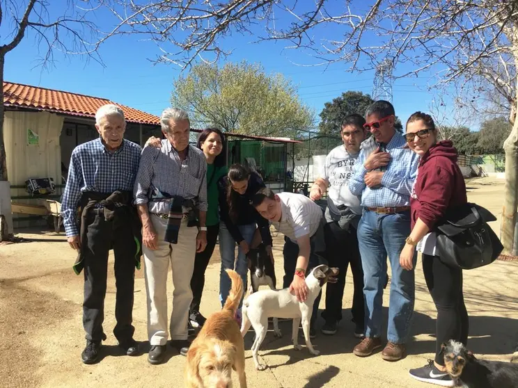 Residentes de Nuñomoral en la segunda sesión TAA en El Refugio de Plasencia