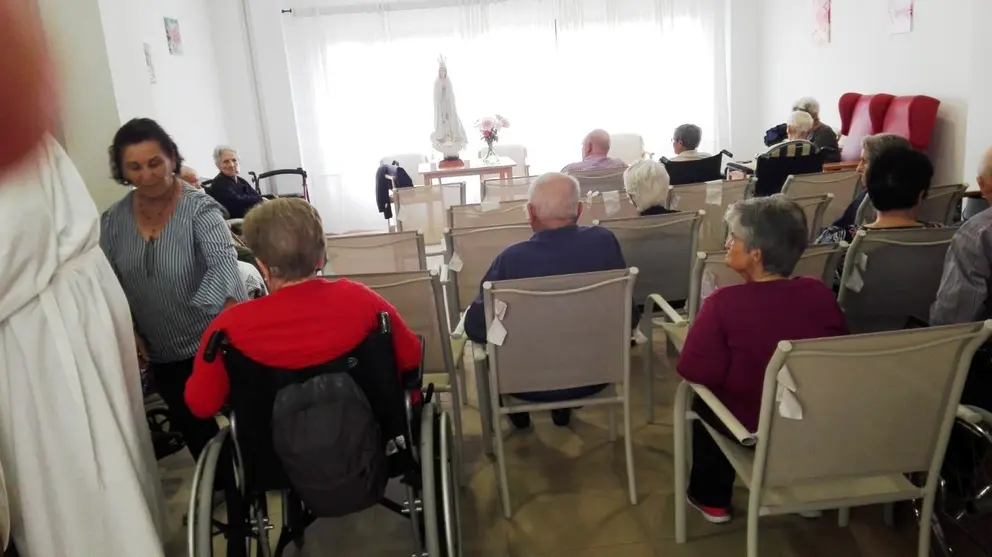 Virgen de Fatima visita la residencia El Encinar 0519 (1)