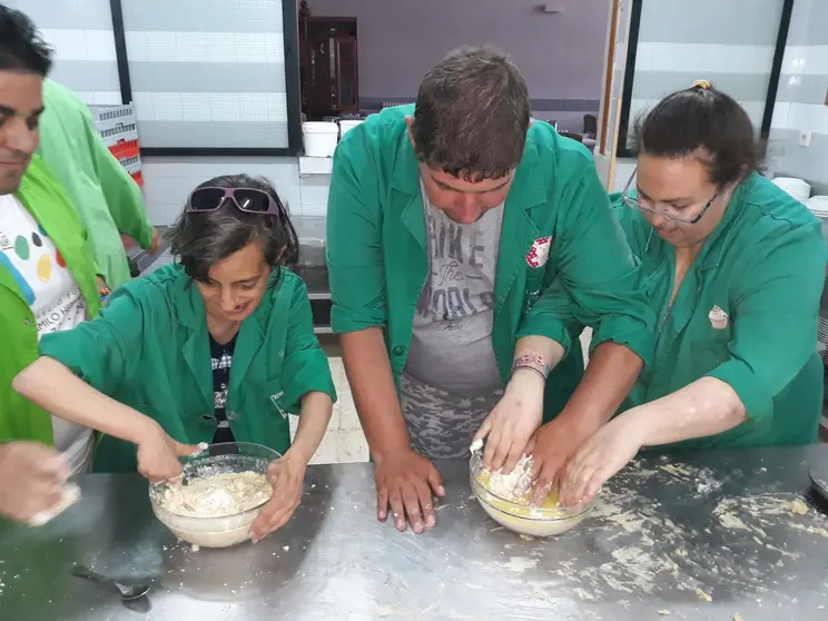 Alumos de Pretaller en el taller de cocina 05019 (4)