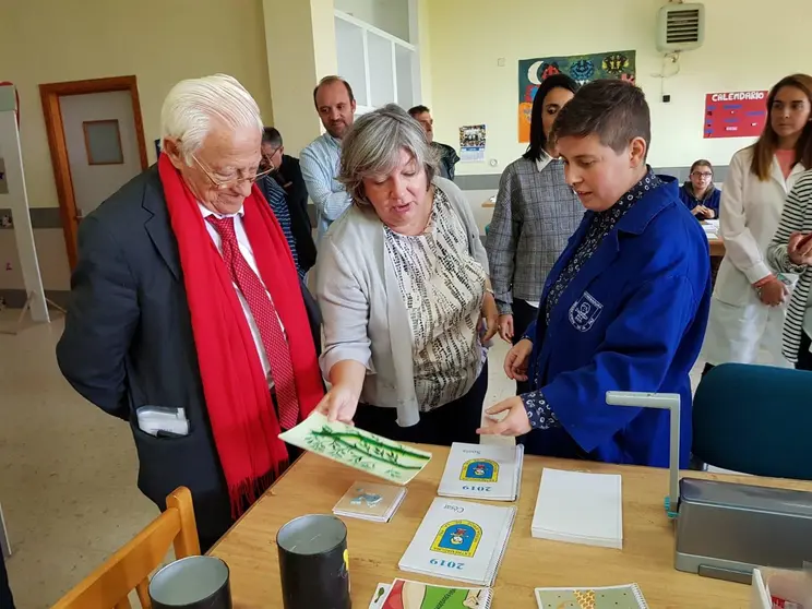 Mercedes Murias y el padre Angel en el centro ocupacoinal de Moraleja el pasado invierno