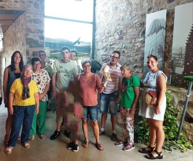 Residentes de Nuñomoral visitan el centro de recuperación de fauna salvaje