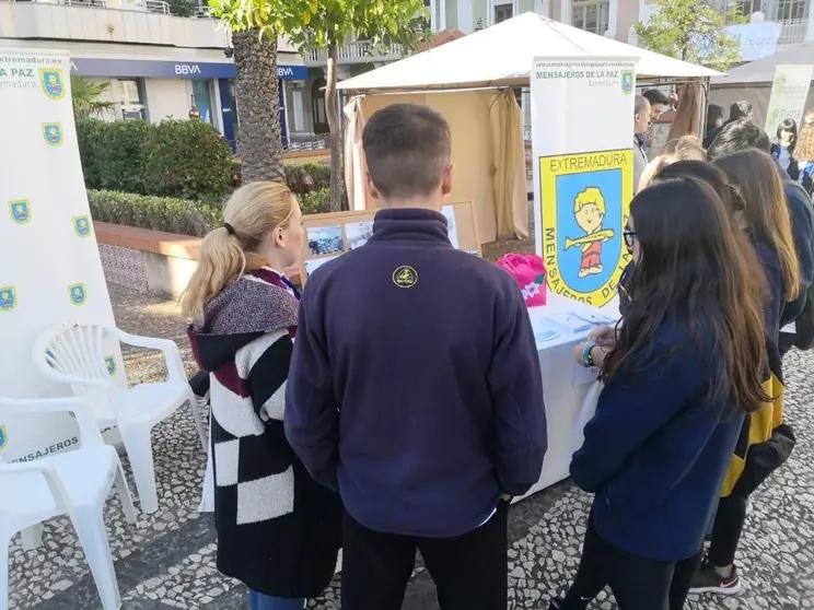 El público mostró mucho interés por el centro gestionado por Mensajeros de la Paz Extremadura en Almendralejo