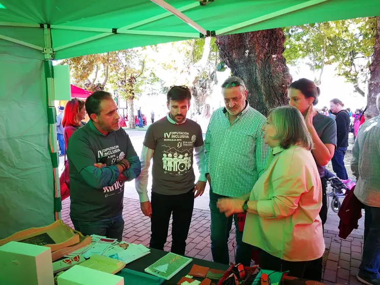 Mercedes Murias y María José Delgado con Carlos Carlos, Fernando Grande y César Herrero