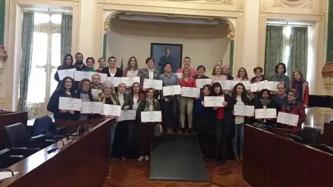 Diputada de Igualdad de Badajoz entrega cheque subvencion por programa Incluyelas a Raquel Saavedra (7)