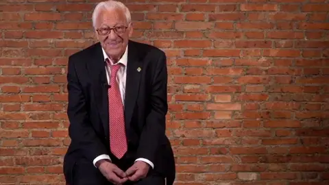 Padre &Aacute;ngel homenajea a los mayores