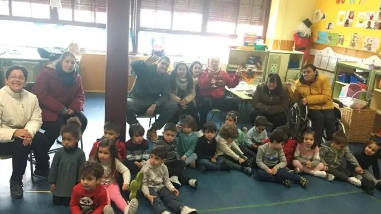 nios y usuarios del com en el joaquin ballesteros.jpg