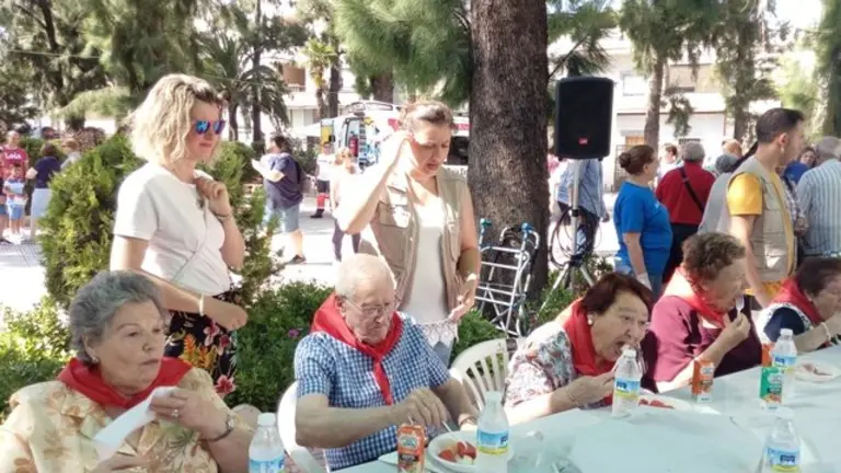 Los mayores del Centro de D&iacute;a Alzheimer Tierra de Barros celebran el D&iacute;a de los Abuelos