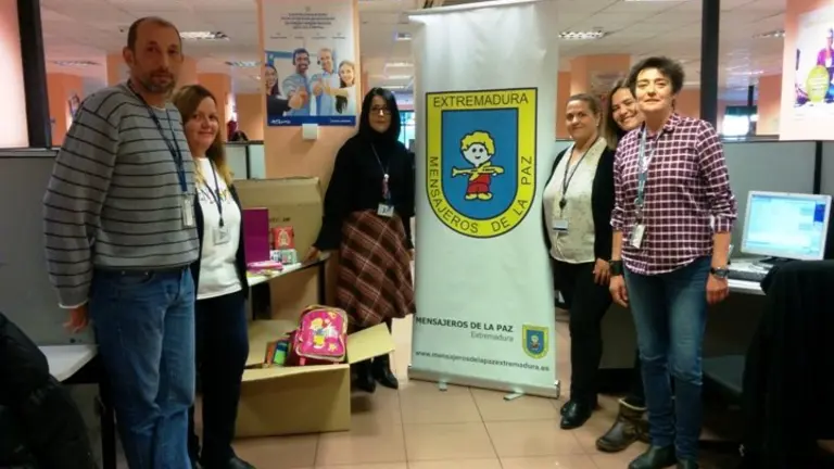 NP Atento realiza una donacion de material escolar a AMPEX