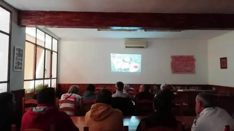 Millan Pulido imparte charla micologica 11018 (9)