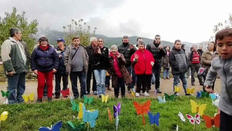 Residentes en Nu&ntilde;omoral plantan mariposas contra la violencia de g&eacute;nero (1)