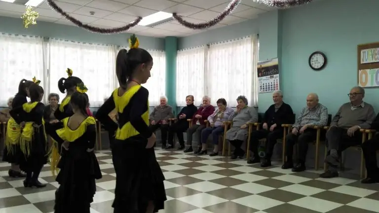 Grupo de sevillanas en Almendralejo (1)