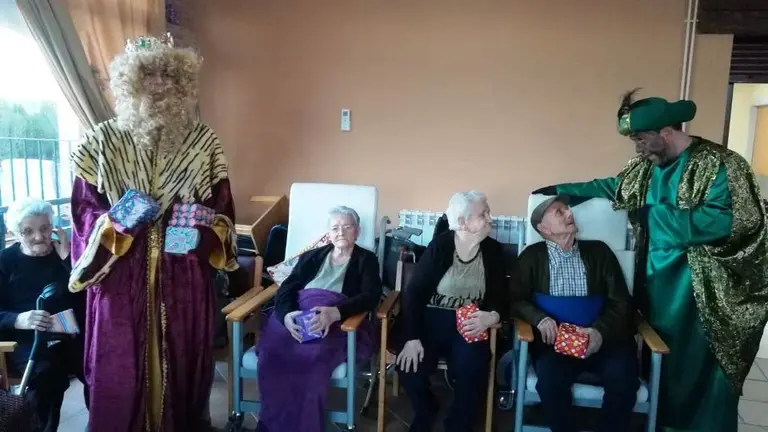 CARRASCALEJO Visita de los Reyes Magos 01019 (7)