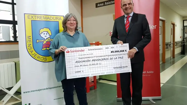 Donacion de Fundacion Banco Santander para aula tecnologica 01019 (20)