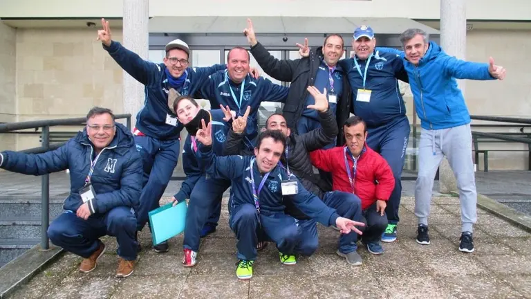 El equipo de futbol sala antes de viajar a Navalmoral 01019 (4)
