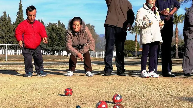 Los jovenes de TEEN EMPRENDE entrenan para jedes con usuariuos del COM (4)