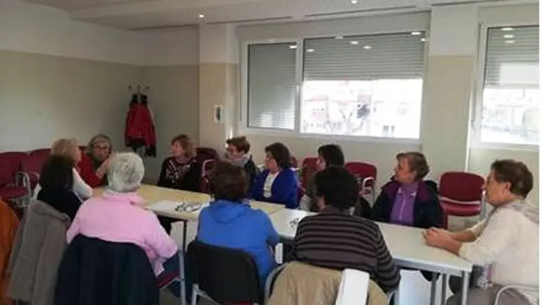 Reuni&oacute;n de grup de mujeres maduras