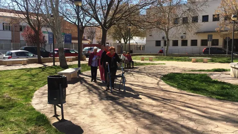 Usuarios de Tierra de Barros en el parque San Jose 04019 (7)