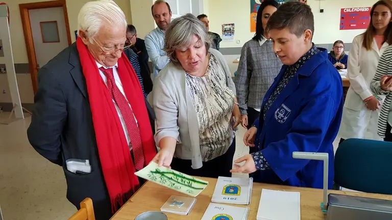 Mercedes Murias y el padre Angel en el centro ocupacoinal de Moraleja el pasado invierno