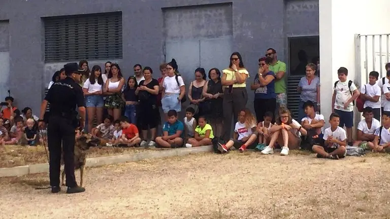 Las Abadias y los canes de la Policia (35)
