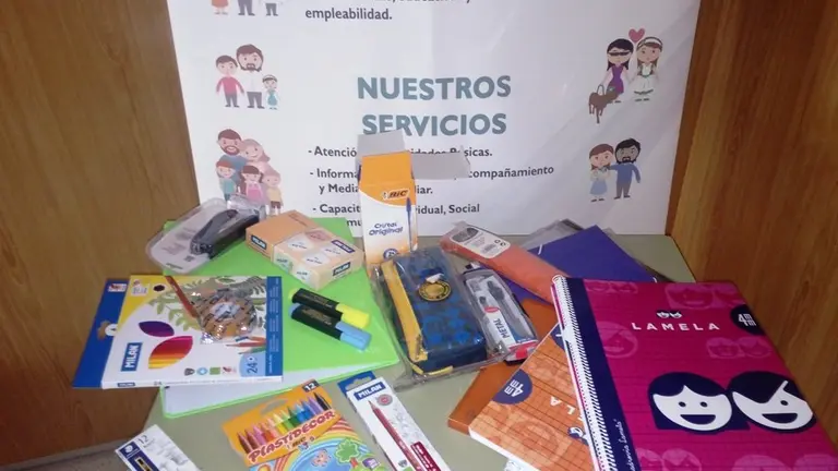 Reparto de material escolar