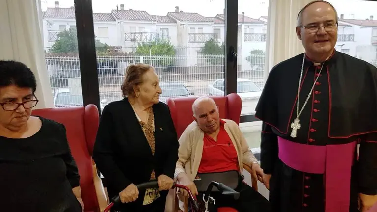 El encinar recibe al obispo de Coria 10019 (23)