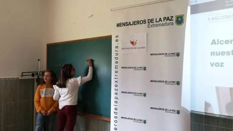 Estudiantes de Vegaviana en Alcemos nuestra voz 019 (11)