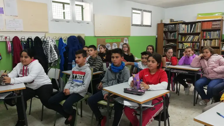Estudiantes de Cilleros preparan su exposicion 11019 (5)
