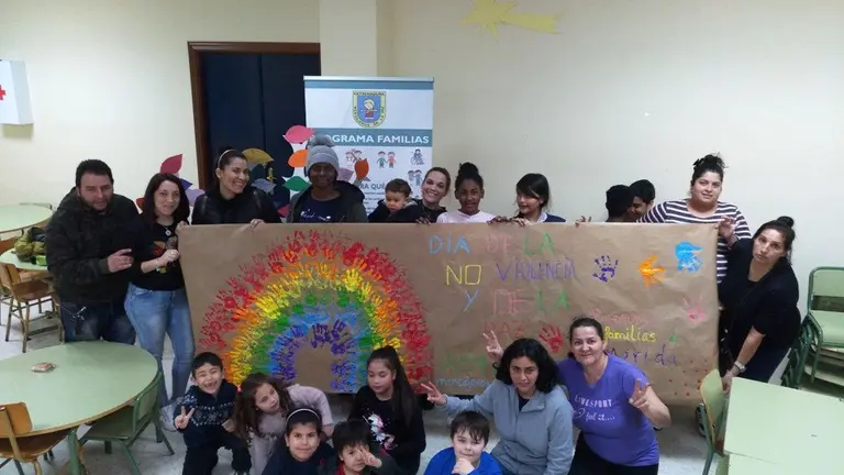 Una foto de familia en el D&iacute;a de la Paz y la No Violencia