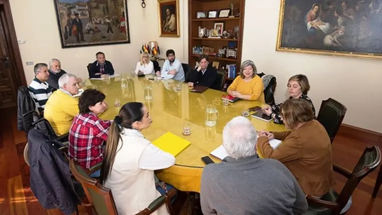 Reunion en la sede de Diputacion con su presidenta 03020