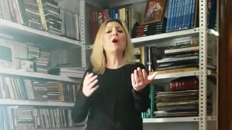 Pilar Boyero canta a sus mayores de Carrascalejo