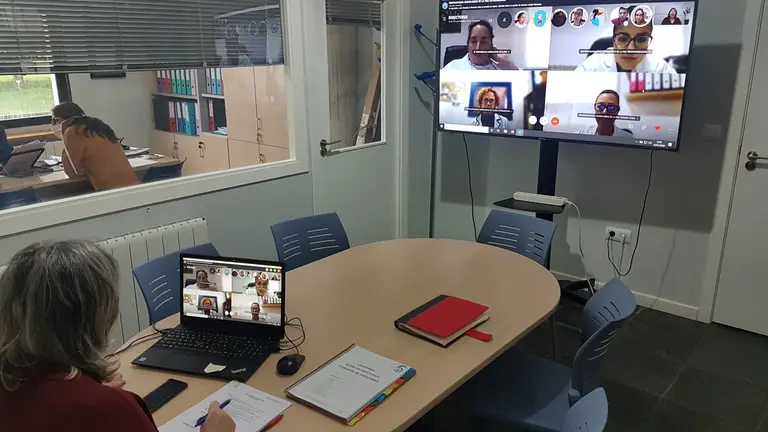 Reuni&oacute;n Mercedes con directores 16 de abril