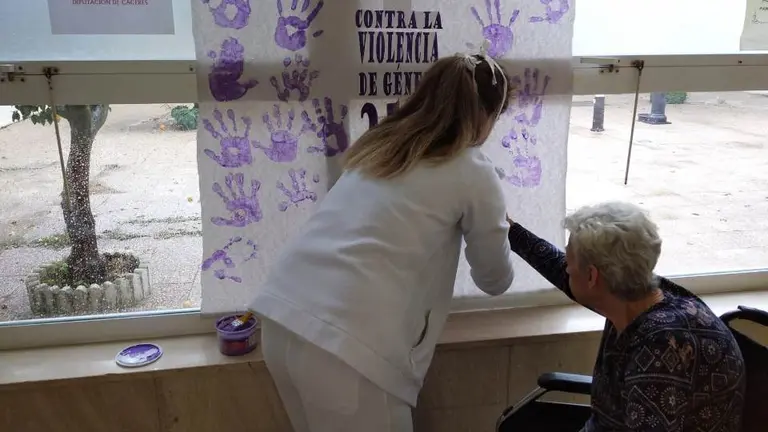 Actividad Igualdad en la tercera Edad. Programa de Igualdad Incluyel-as. Diputaci&oacute;n de C&aacute;ceres. (14)