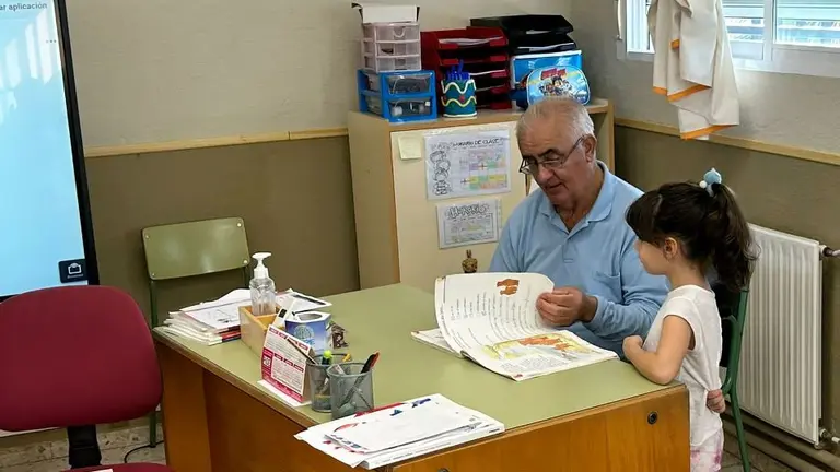 Actividad Abuelo lector en Lob&oacute;n