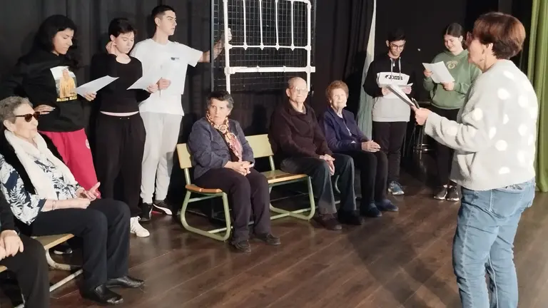 Ensayos Teatro Intergeneracional en Puebla de la Calzada