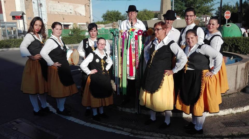 Clara Blanco con los usuarios y usuarias del Centro Ocupacional y otros miembros de Jovenes Extremeños