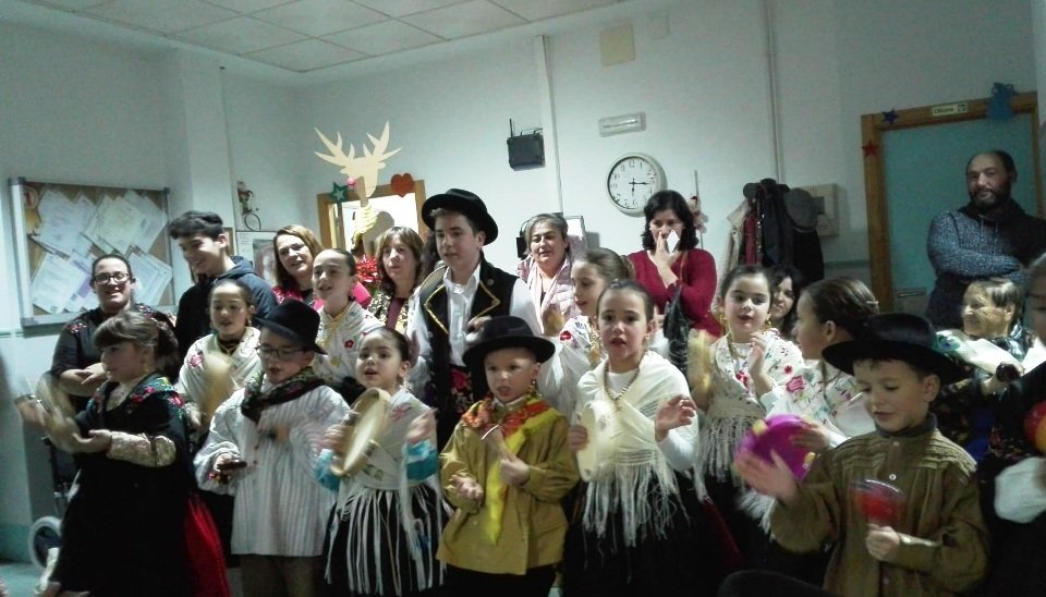 Residentes durante la actuacion de Sabor Añejo