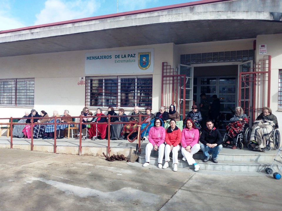 Centro de Dia Tierra de Barros se suma a Las Candelas 02019