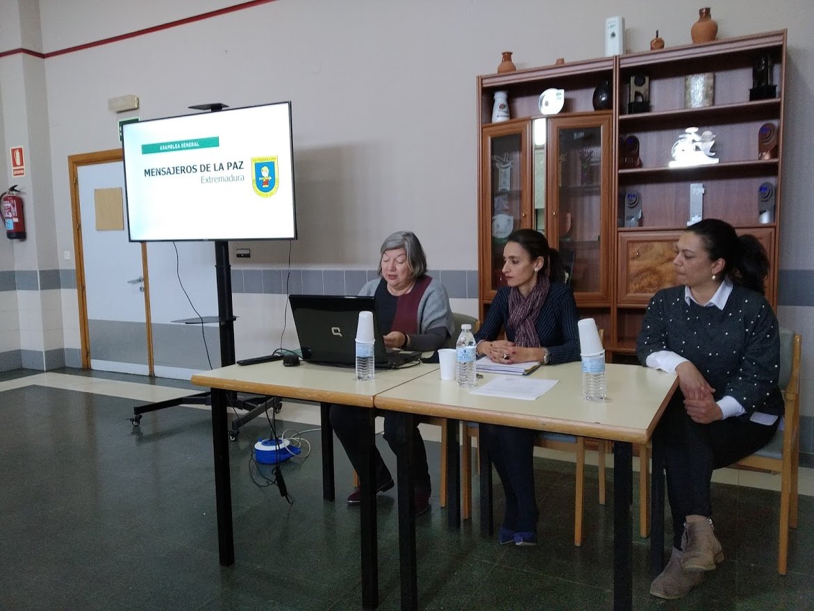 Mercedes Murias y Raquel Cortes con Elena Caballero
