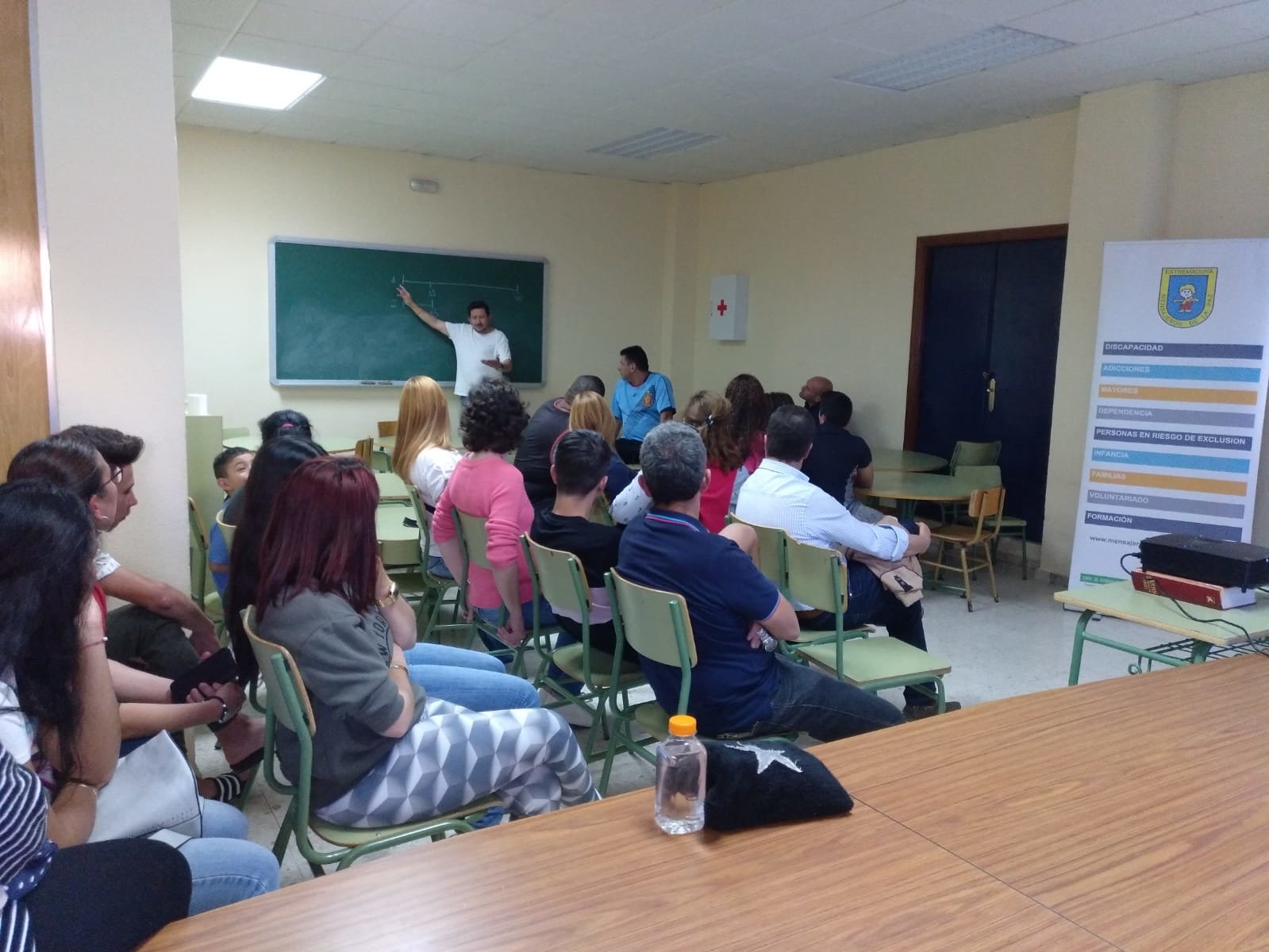 Afaval imparte charla sobre drogas al Programa de Familia 05019 (4)