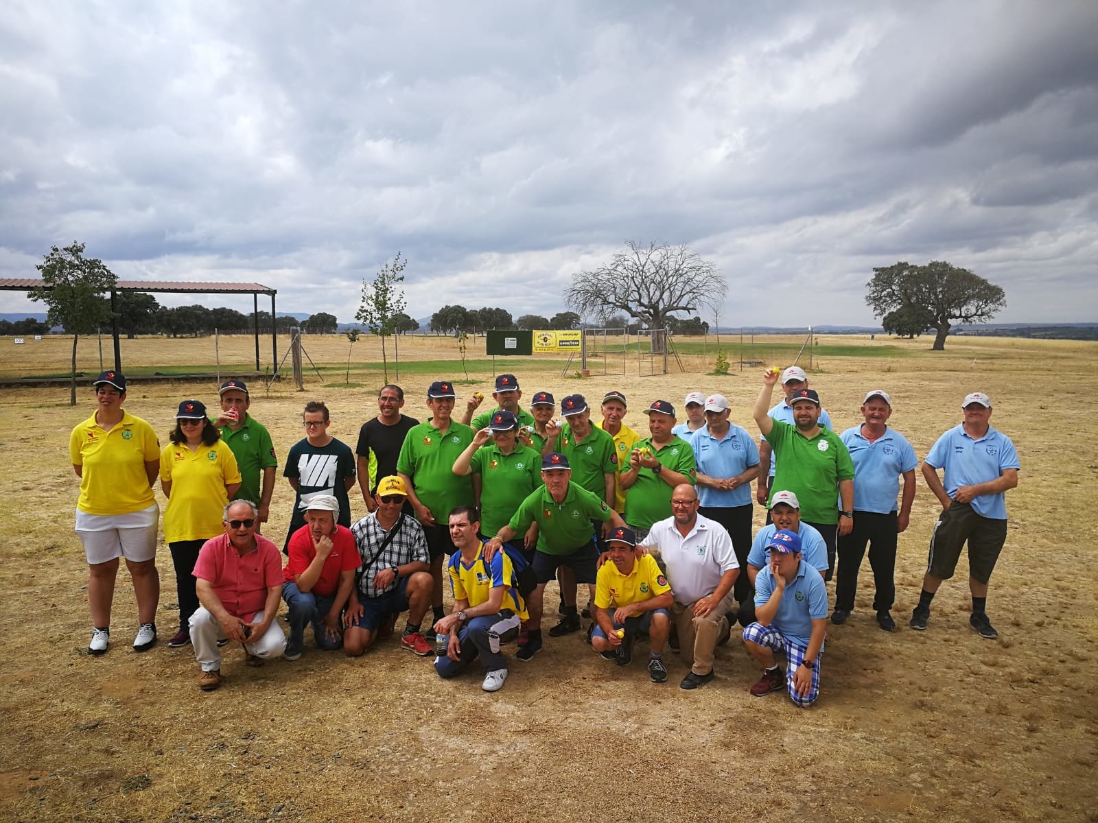 Jugando en el campo de golf de Galisteo